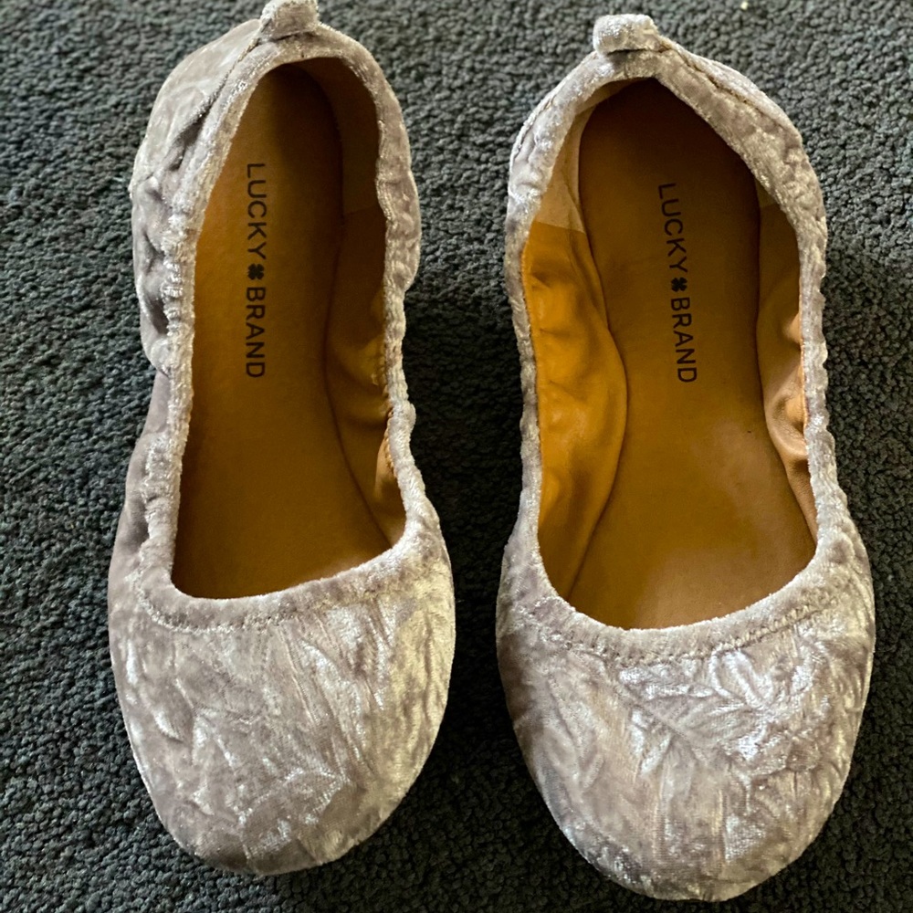 Lucky Brand Velvet Flats in Silver